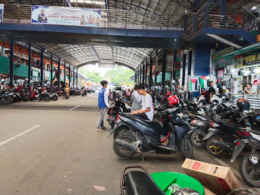 Lokasi parkir di jln A Yani dibawah toko beratap Payakumbuh