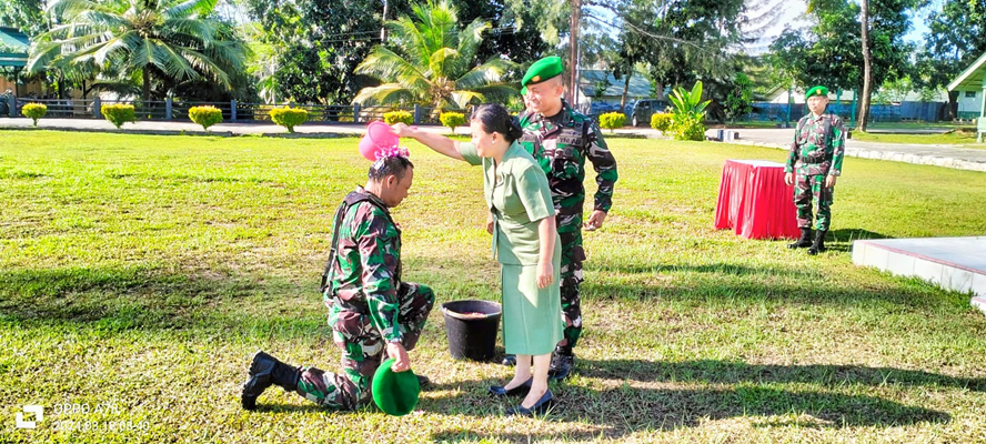 Dandim 0319/Mentawai, Letkol. Inf. Restu Petrus Simbolon Pimpin Upacara dan Tradisi Penerimaan Personil Baru