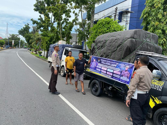 Satuan Lalu Lintas Polres Barru Sosialisasi Over Dimension and Over Loading (ODOL)