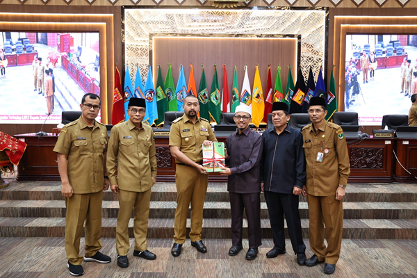 Foto DPRD Sumbar Mengadakan Rapat Paripurna untuk Memberikan Nota Pengantar LKPJ Kepala Daerah Tahun 2023