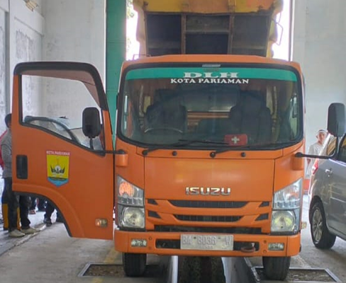 ketika kendaraan sedang KEUR di UPTD KEUR Dishub Kota Pariaman. (Foto: Trisnaldi)