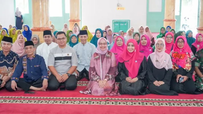 Foto 9 Majelis Taklim di Kecamatan Padang Timur Berkompetisi dalam Menghafal Asmaul Husna