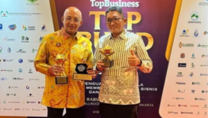 Perumda AM Padang Berhasil Raih Penghargaan GOLDEN Trophy Pada Ajang TOP BUMD Awards 2024