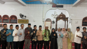 Foto Tim Safari Ramadhan dari Provinsi Sumatera Barat, yang Dipimpin Rektor UIN Kunjungi Masjid Al-Ikhwan