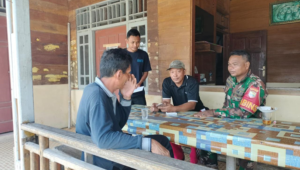 Jalin Silaturahmi Guna Mengetahui Kondisi Wilayah Rutin Dilaksanakan Babinsa Koramil 01/Sikabaluan