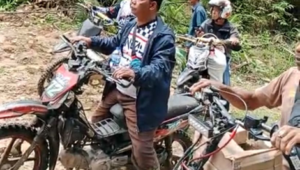 Asril Dt. Putiah Bersama Rombongan Amping Parak Timur Tinjau dan Salurkan Bantuan di Langgai