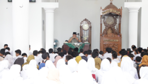 Sekda Kota Pariaman, Yota Balad membuka kegiatan Pesantren Ramadhan di Masjid Raya Simpang, Desa Simpang, Kecamatan Pariaman Selatan.