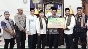 Foto WR III UNP Pimpin Tim Safari Ramadhan Sumbar di Masjid Al-Muttaqin Nagari Tigo Jangko