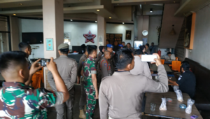 Tim 7 Payakumbuh geledah rumah makan di sebuah rumah makan di Payakumbuh, Sabtu 23 Maret 2024