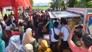 Situasi saat berlangsung kegiatan Bazar di halaman rumah tabuik subarang atau di samping Kantor Balaikota Pariaman.