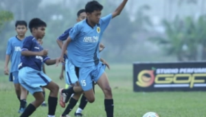 Elang Zanura salah seorang pemain SSB Sago Team terpilih jadi pemain terbaik di piala Liga Junior Payakumbuh (LJP) KU-13 tahun 2023-2024 baru-baru ini.