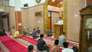 Foto Kemuliaan Manusia Bertakwa, Tausiah Awal Ramadan dari Gubernur Mahyeldi di Masjid Al-Mukarramah