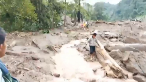 Foto 10 orang Dilaporkan Hilang Tertimbun Longsor di Langgai, Kecamatan Sutera