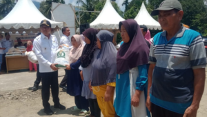 Pemda Solsel Salurkan Beras Bantuan Pusat Tahap Dua di Kecamatan Pauh Duo