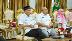 Foto Menko PMK Memuji Upaya Pemprov Sumbar dan Kementerian Terkait untuk Mengatasi Banjir dan Longsor