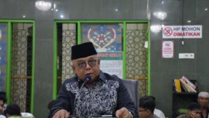 Foto Sekda Agam Tarawih Perdana di Masjid Agung Nurul Falah Lubuk Basung.