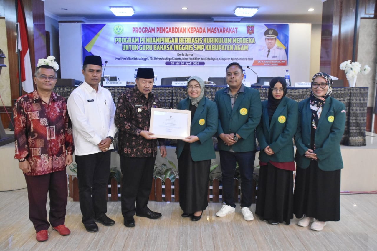 Foto Guru SMP di Agam Mendapat Pelatihan Keterampilan Bahasa Inggris Berbasis Digital Dari UNJ