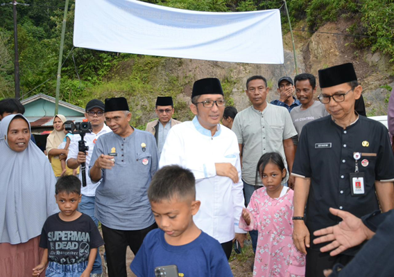 Foto Program Semata Jilid IV: 16 Orang Tinggal Satu Atap, Membantu Keluarga Miskin di Bungus