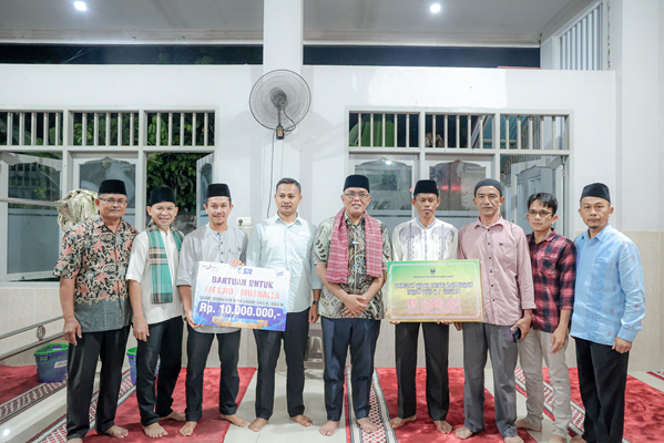 Foto Ketua DPRD Sumbar Ajak Generasi Muda Mencintai Daerah saat Safari Ramadan di Masjid Sabilillah Payakumbuh