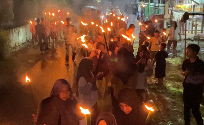 Foto APPI APT Gelar Takbiran Keliling Menggunakan Obor di Malam Takbiran