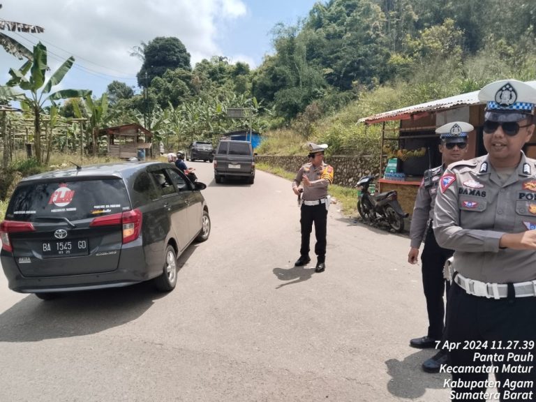 Foto Penerapan One Way di Agam Berlangsung Aman Lancar