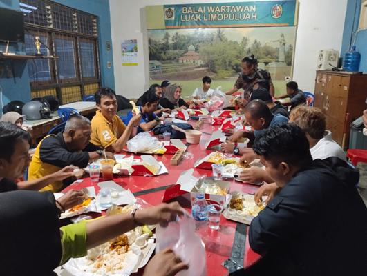 Buka bersana wartawan dengan pemkab Limapuluh Kota di BW, Sabtu 6 April 2024.