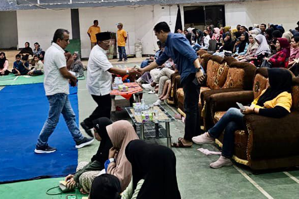 H. Almaisyar menghadiri acara Taragak Basuo bersama masyarakat Tiakar, kecamatan Payakumbuh Timur dengan perantau Tiakar, bertempat di GOR M. Yamin, Kubu Gadang. Hadir dalam kesempatan itu Teri Dt. Soyiah nan Panjang, pada Kamis 11 April 2024.