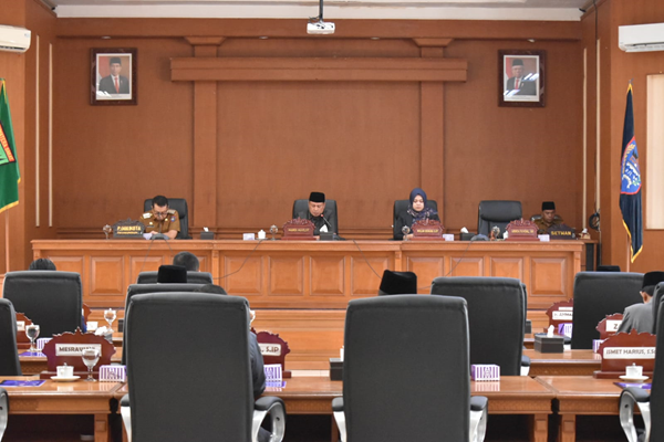 DPRD kota Payakumbuh kembali menggelar dua rapat paripurna dilaksankan di ruang sidang DPRD kota Payakumbuh, Senin 29 April 2024.