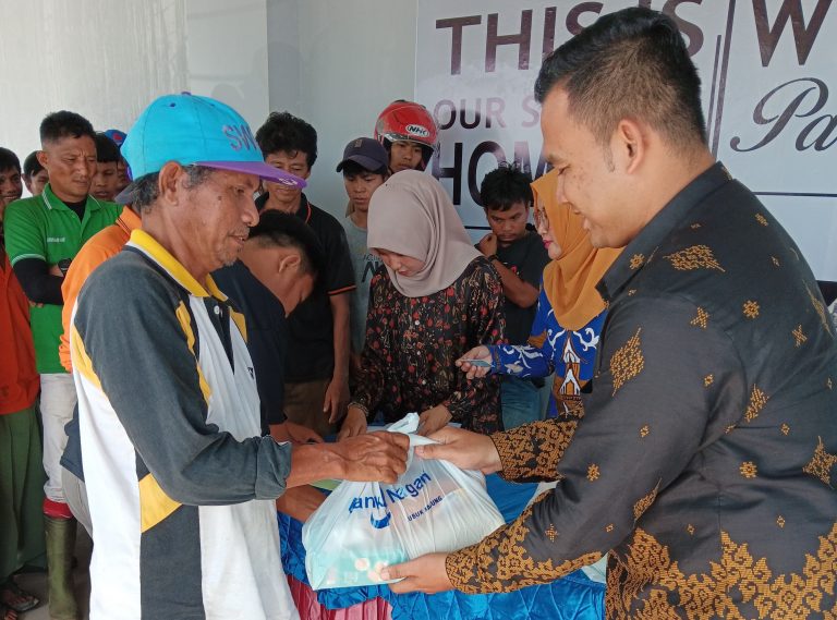 Foto Ratusan Pasukan Oranye Agam Terima Paket Lebaran Bank Nagari Lubuk Basung