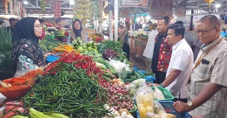 TPID Pemko Bukittinggi cek harga dan persediaan barang di pasar