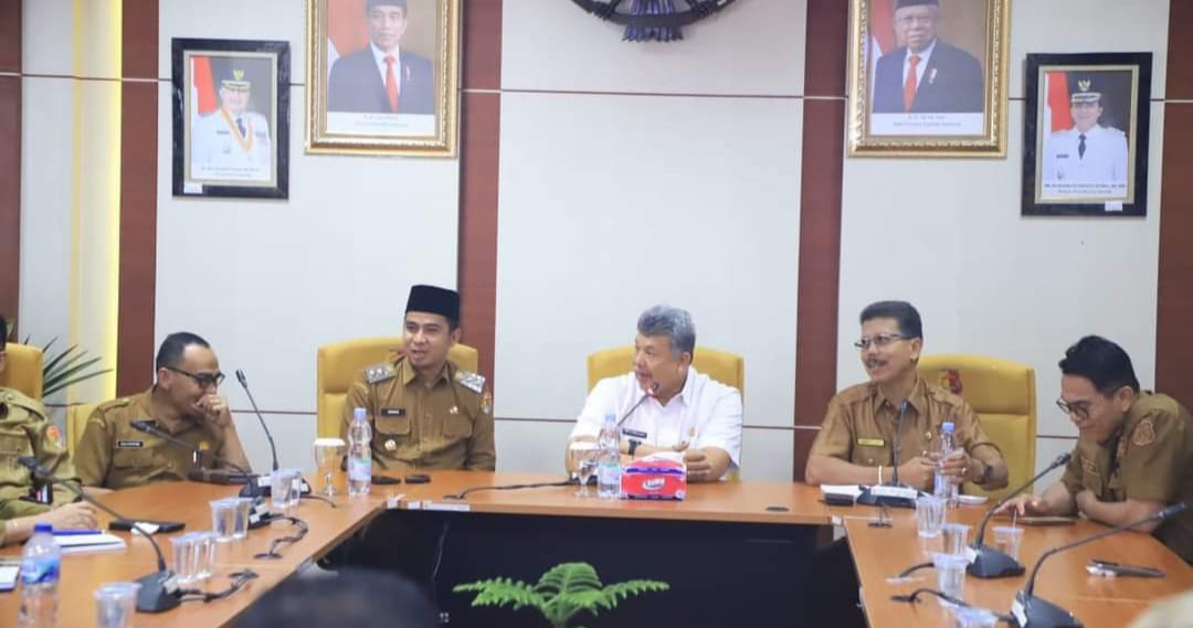 Foto Wako Zul Elfian Umar Pimpin Rakor Hari Pertama Kerja Pasca Libur Lebaran