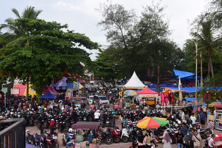 Foto Festival Piaman Barayo di Objek Wisata Pantai Kota Pariaman Meriah dan Sukses