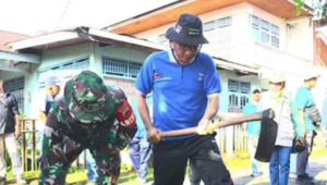 Foto Antusiasme Warga Padang dalam Aksi 'Padang Bagoro' Mendapat Apresiasi dari Hendri Septa