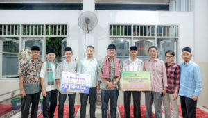 Foto Ketua DPRD Sumbar Ajak Generasi Muda Mencintai Daerah saat Safari Ramadan di Masjid Sabilillah Payakumbuh