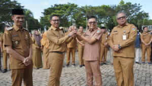 Foto Bupati H. Khairunas Ajak Tingkatkan Pelayanan Hingga Berikan Dukungan Untuk Timnas U-23