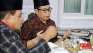 Pj Walikota Payumbuh Jasman bersama H. Wan sama-sama berdoa.