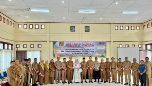 Bupati Safaruddin Dt. Bandaro Rajo foto bersama usai membuka acara Musrenbang di aula Balai Penyuluh Pertanian, Perikanan, dan Kehutanan (BP3K), Tanjungpati, Senin 22 April 2024