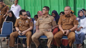 Pj Walikota Payakumbuh Jasman didampingi sekdako Rida Ananda Kadis Sosial Irwan Suwandi dan Kadis Pangan Edvidel Arda, saat memberikan arahan gerakan GPM, Senin 1 April 2024.