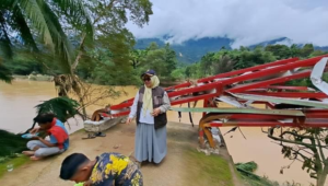 Foto 12 Jembatan Yang Rusak Akibat Bencana Banjir Dan Longsor di Pessel Akan Segera Dibangun