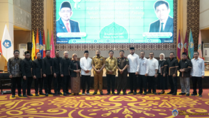 Foto UNP Meriahkan Idul Fitri 1445 H dengan Halal Bihalal dan Pelepasan Jamaah Haji