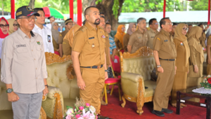 Foto Wakil Gubernur Audy Membuka Bazar Ramadhan di Halaman Kantor Gubernur, Bisa Membeli Kebutuhan dengan Harga Murah