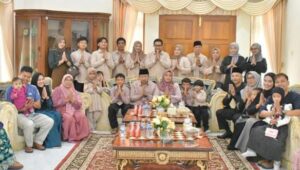 Foto Hari Kedua Lebaran, Bupati Agam Gelar Open House di Mess Pemkab. Agam Belakang Balok Bukittinggi