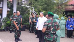 Foto Wako Solok Menerima Kunjungan Kerja Danrem 032/Wirabraja Brigjen TNI Rayen Obersyl