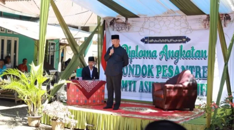 Bupati Pessel Hadiri Acara Wisuda Santri Ponpes MTI Ashabul Kahfi