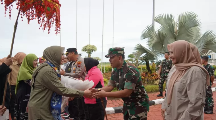 Danrem 032/Wbr Pandu Rangkaian Kegiatan Ibu Panglima TNI di Sumbar