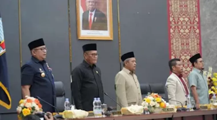 DPRD Kota Padang Sepakati Dua Ranperda Penting, Walikota Sampaikan Apresiasi