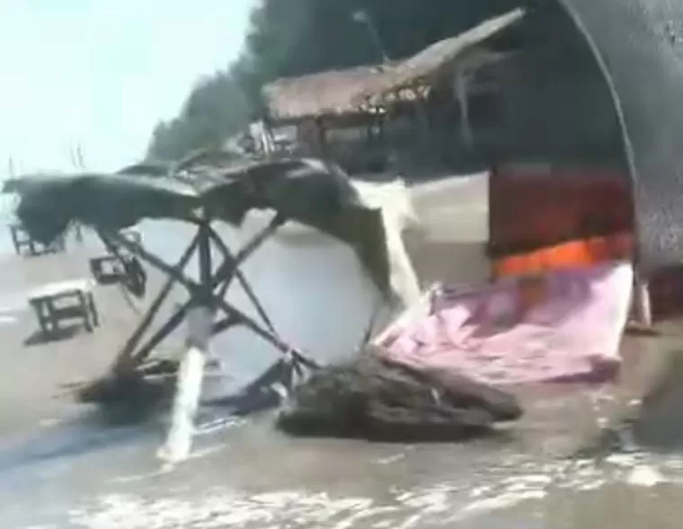 Gelombang Setinggi Satu Meter Hantam Pesisir Pantai Pasaman Barat