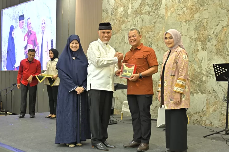 Gubernur Mahyeldi Tegaskan Peran Sentral Korem 032/Wbr untuk Teritorial dan Masyarakat Sumbar Setelah Penggantian Danrem 032/Wirabraja