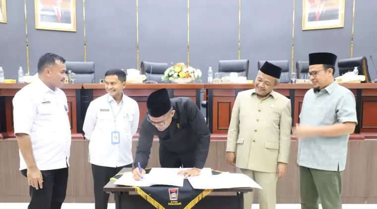 Paripurna DPRD Kota Padang: DPRD Padang Sampaikan Pandangan Terhadap Laporan Pertanggungjawaban Pelaksanaan APBD 2023 Diganjar WTP