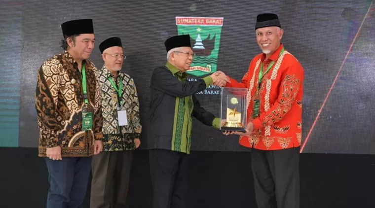 Pemprov Sumbar Sabet Juara Umum di Anugerah Adinata Syariah 2024